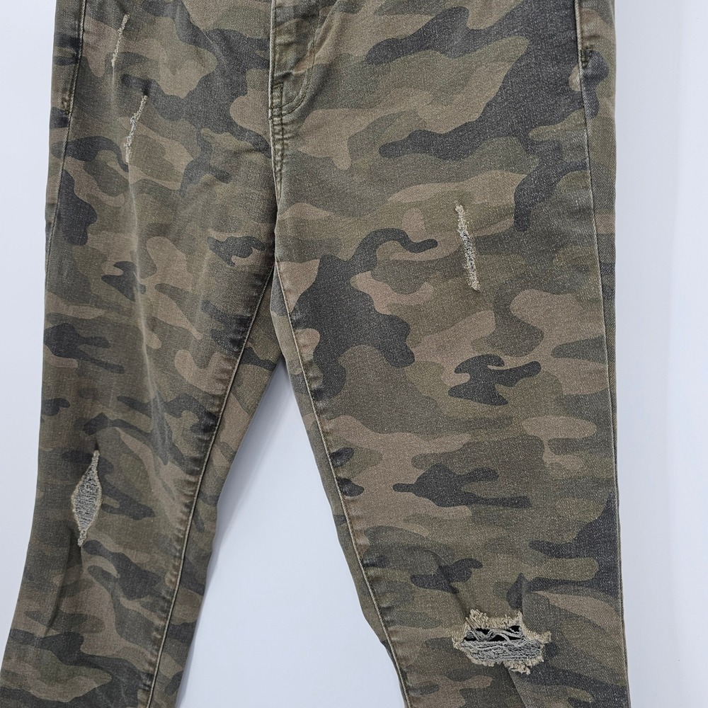 GAP Womens Size 28 Camo Distressed‎ Best Girlfriend Jeans 26 Inch Inseam Cropped - Picture 3 of 12